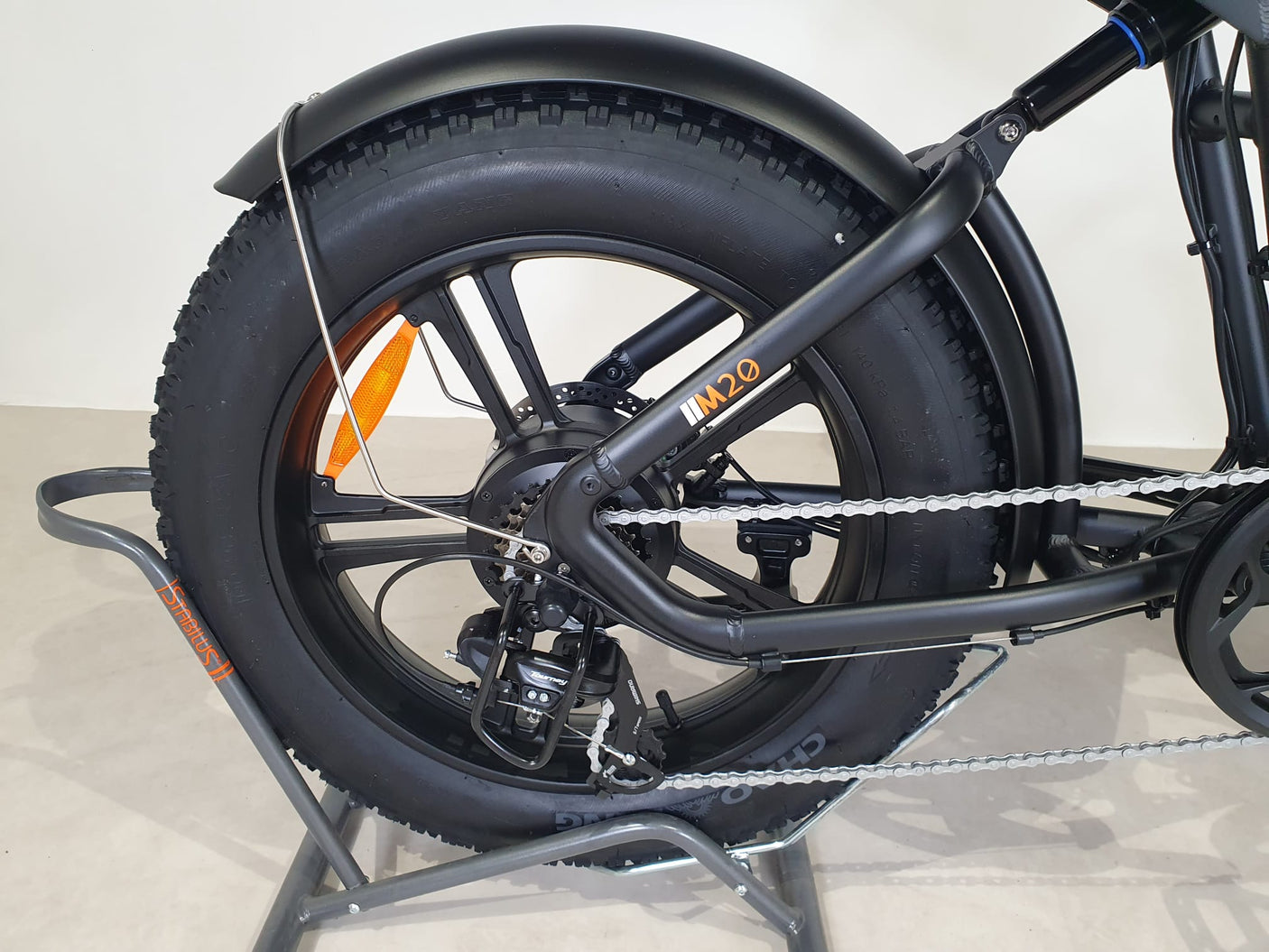 M20 Dual Battery Black